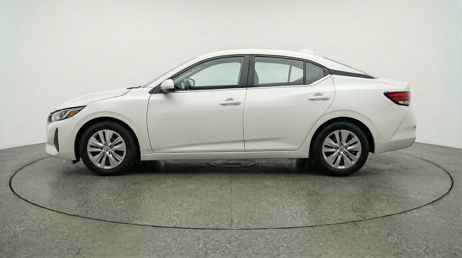 Used 2025 Nissan Sentra S image 5