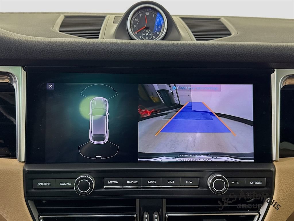 Used 2021 Porsche Macan image 19