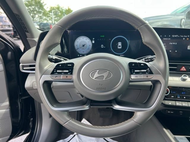 Used 2025 Hyundai Elantra SEL FWD image 13