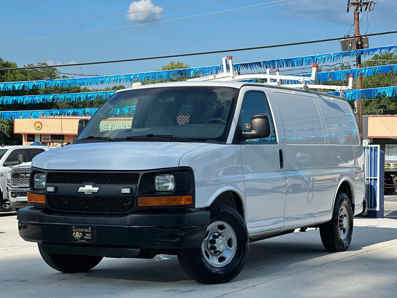 Used 2015 Chevrolet Express 2500 RWD image 3