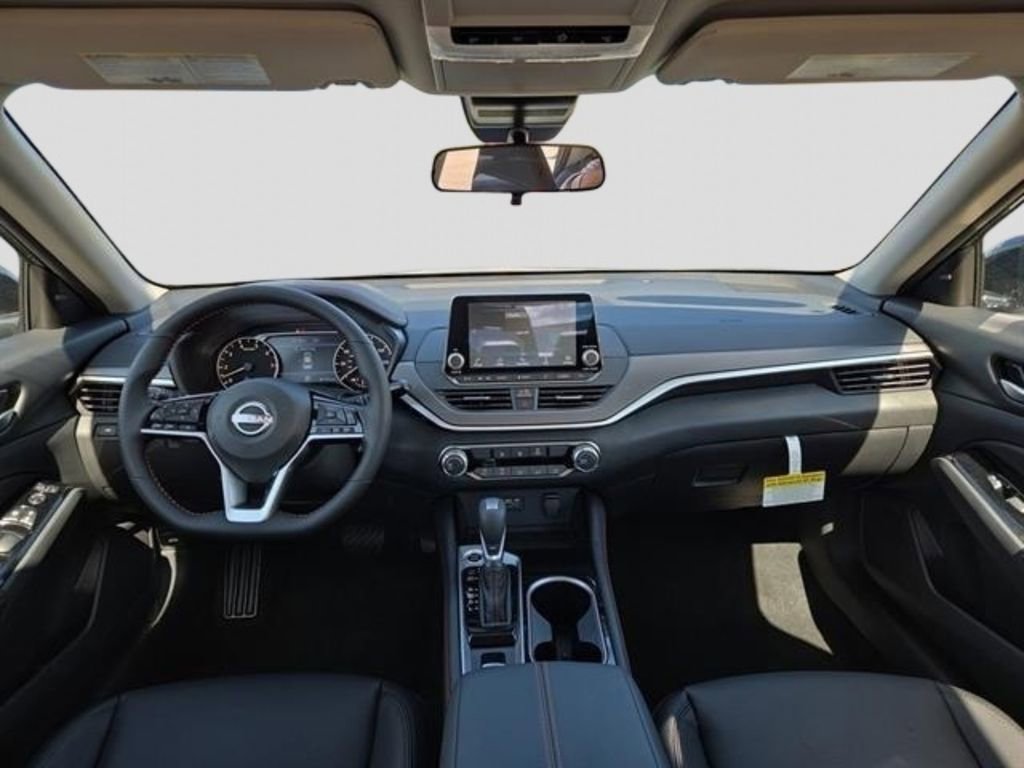 New 2025 Nissan Altima 2.5 SR image 17