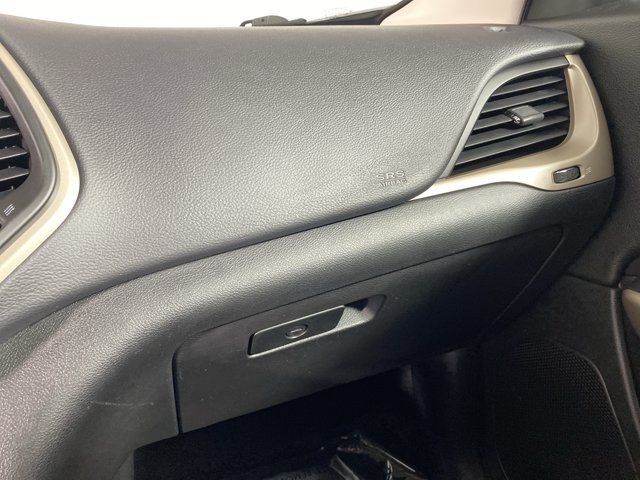 Used 2018 Jeep Cherokee Latitude w/ Safety Group AWD/4WD image 30