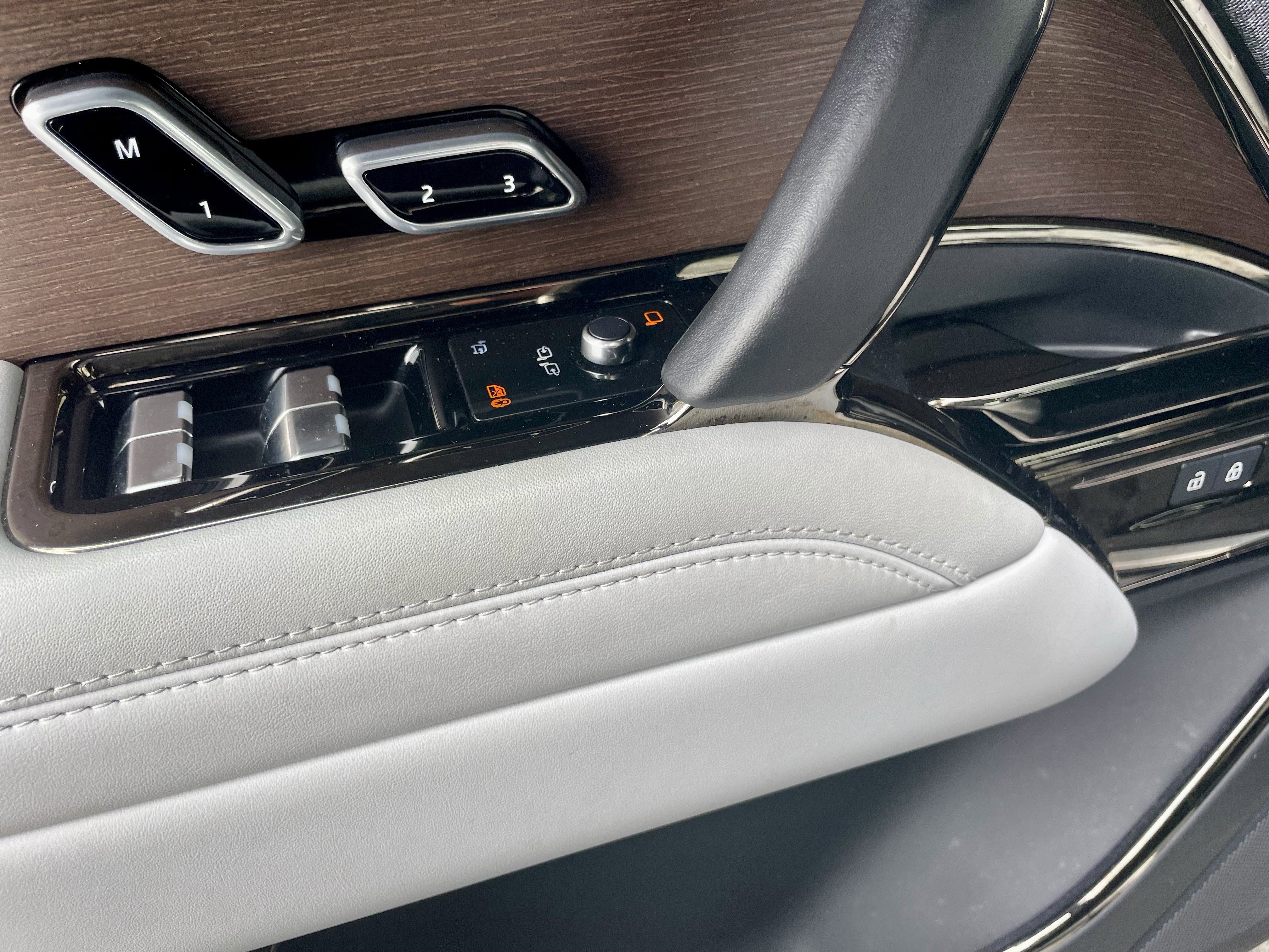 Used 2023 Land Rover Range Rover Sport SE AWD/4WD image 11