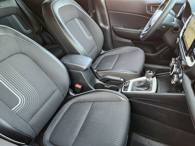 Used 2023 Hyundai Venue Limited FWD image 19