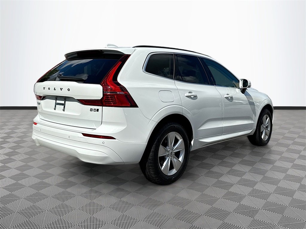 Used 2022 Volvo XC60 B5 Momentum image 6