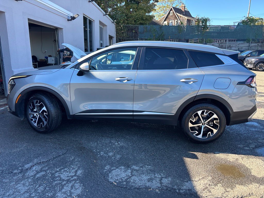 Used 2024 Kia Sportage EX AWD/4WD image 3