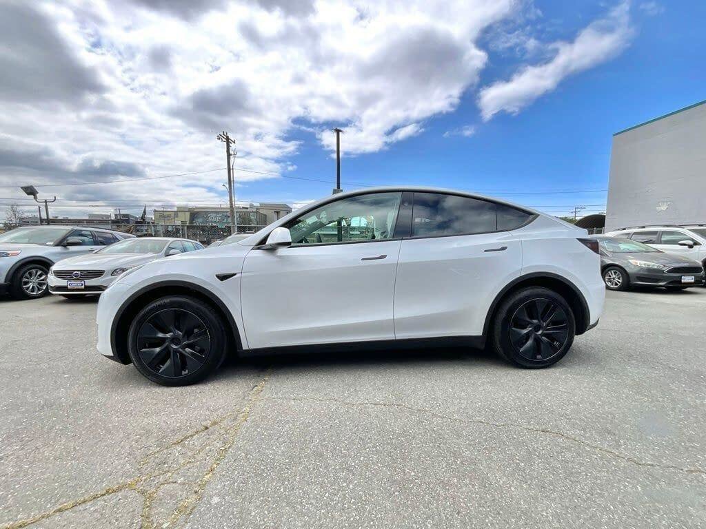 Used 2024 Tesla Model Y Long Range AWD/4WD image 5