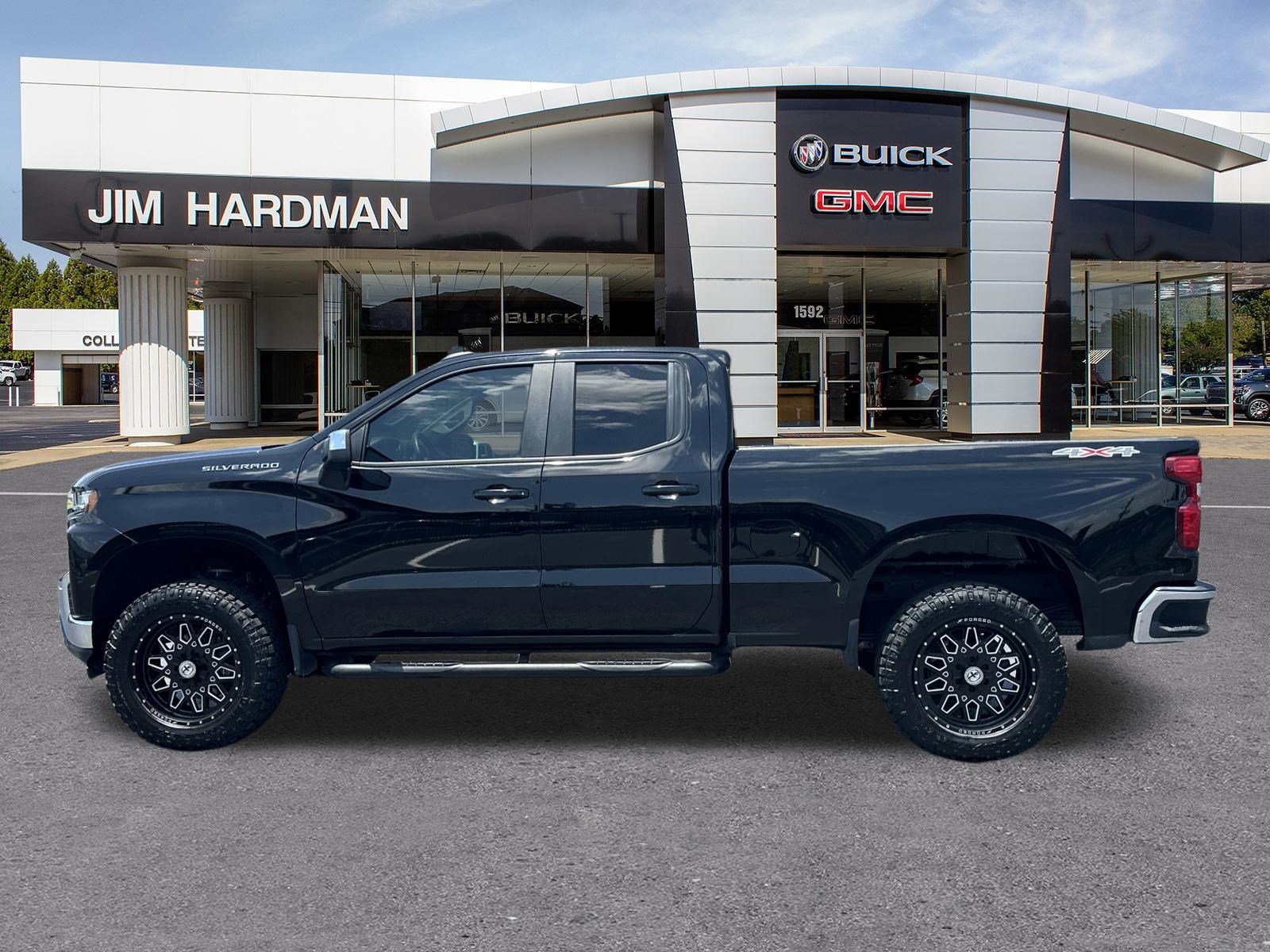 Used 2020 Chevrolet Silverado 1500 LT w/ Trailering Package AWD/4WD image 4