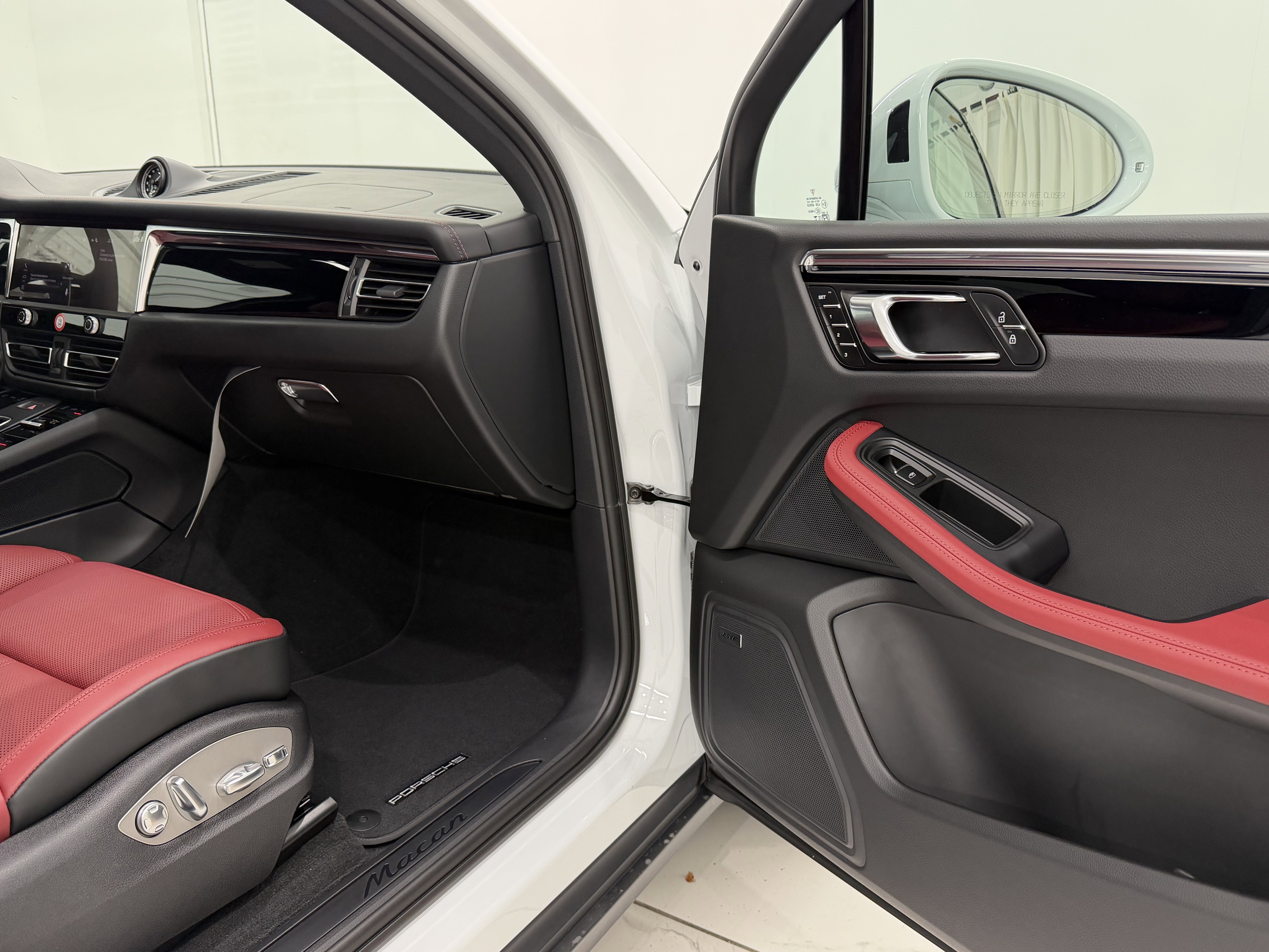 New 2026 Porsche Macan image 22