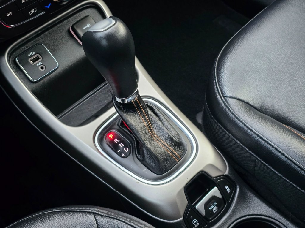 Used 2018 Jeep Compass Latitude w/ Popular Equipment Group FWD image 28