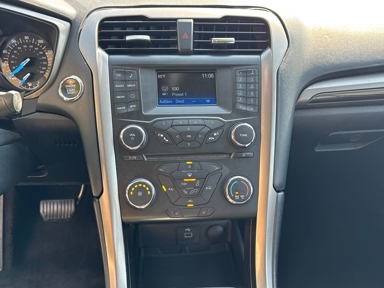 Used 2017 Ford Fusion SE image 27