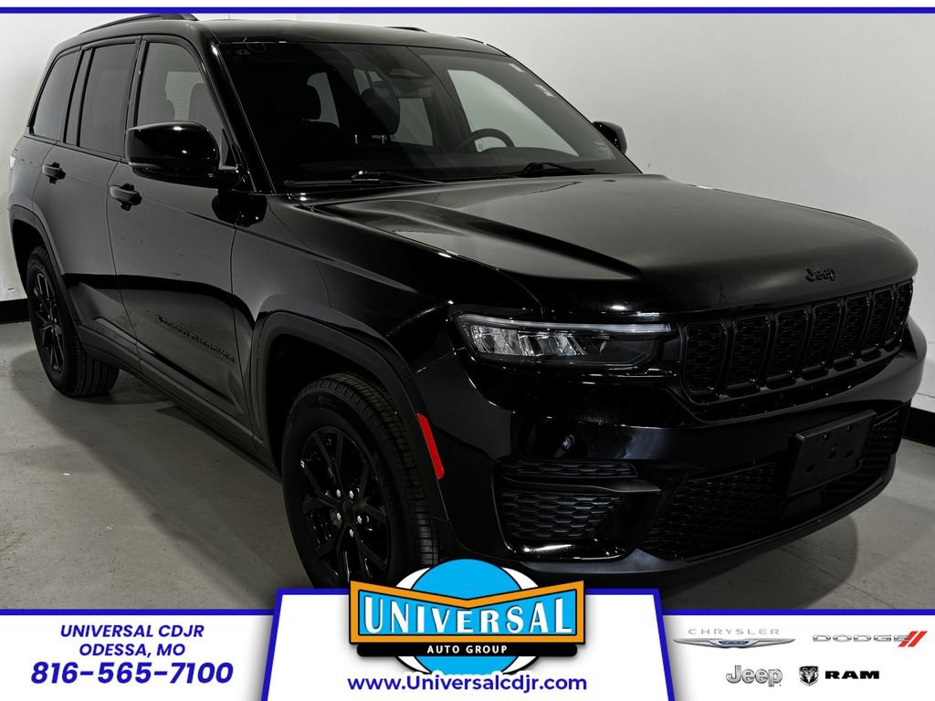 Used 2025 Jeep Grand Cherokee Altitude AWD/4WD image 1