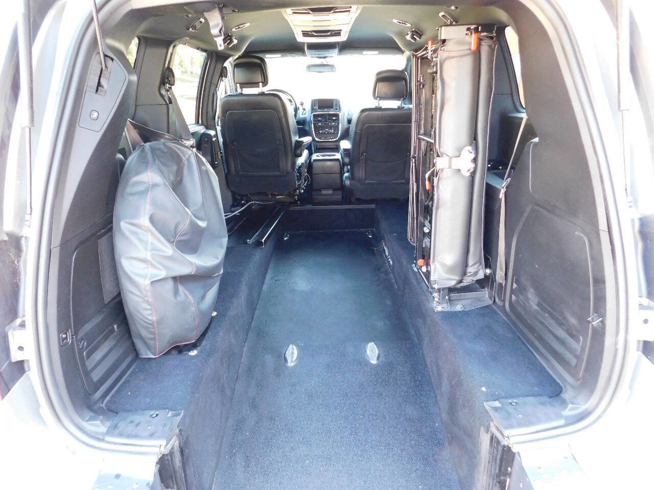 Used 2018 Dodge Grand Caravan GT image 4