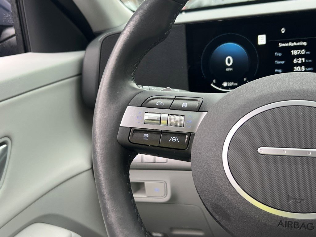 Used 2025 Hyundai Kona Limited image 28