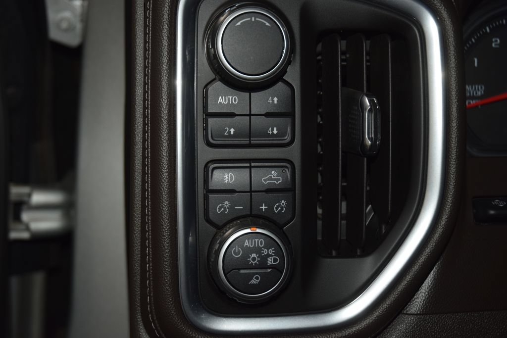 Used 2019 Chevrolet Silverado 1500 LTZ w/ LTZ Premium Package AWD/4WD image 37