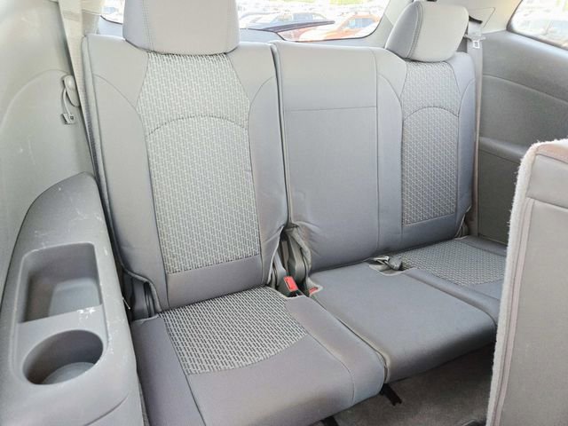 Used 2010 Chevrolet Traverse LT w/ Personal Connectivity Package FWD image 12