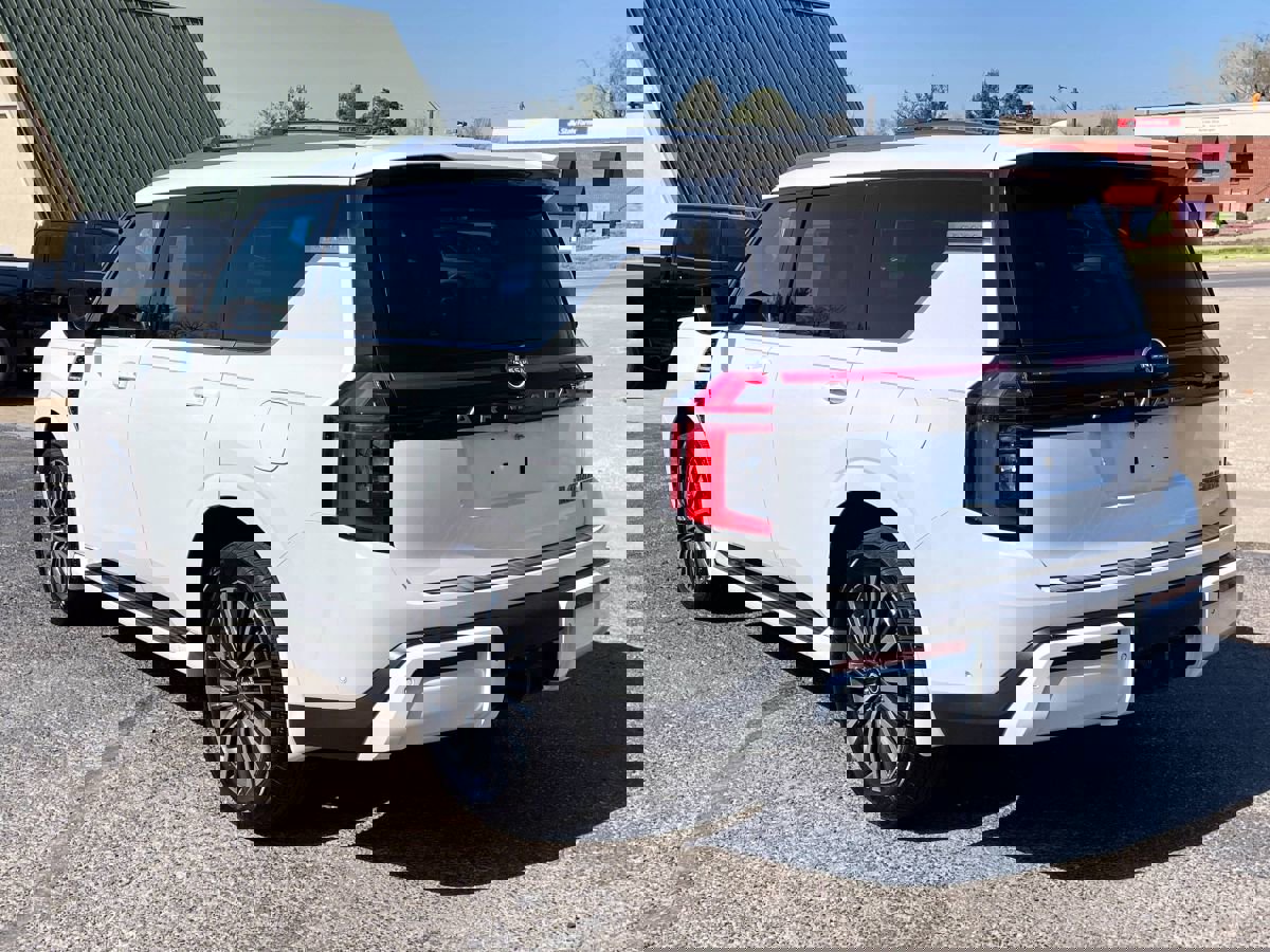 Used 2025 Nissan Armada Platinum Reserve image 5