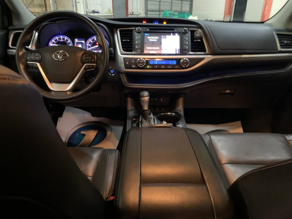 Used 2018 Toyota Highlander Limited image 16