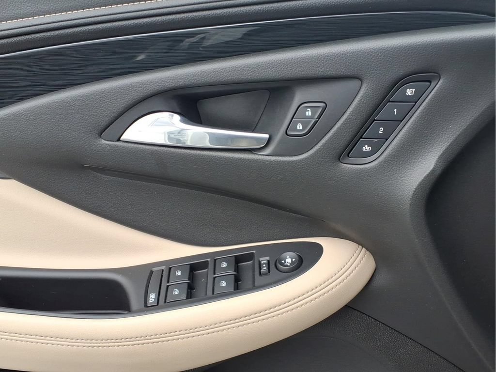 Certified 2017 Buick Envision Essence FWD image 14