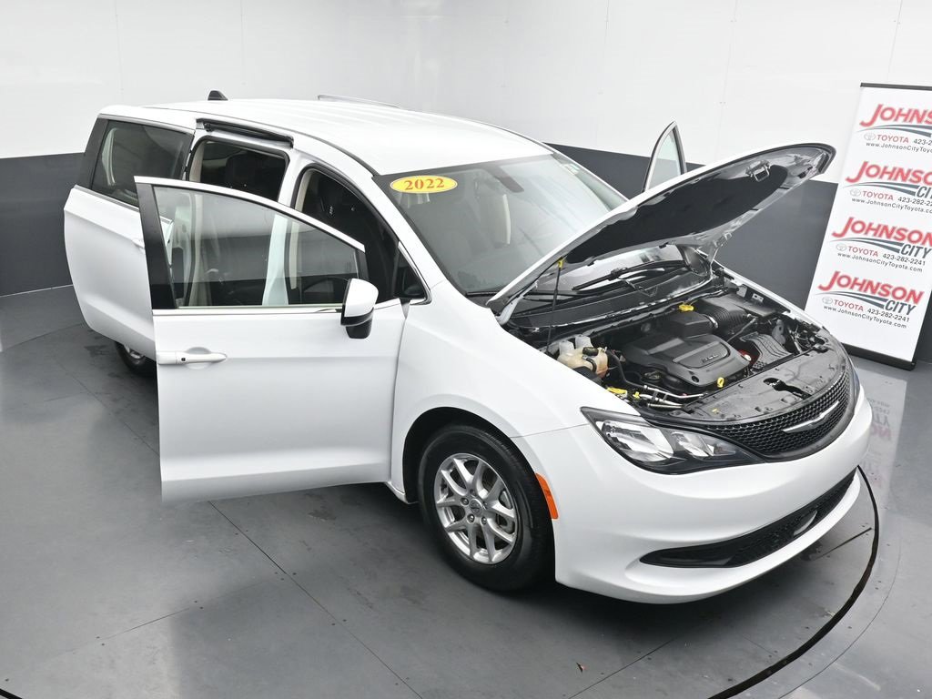 Used 2022 Chrysler Voyager LX image 39