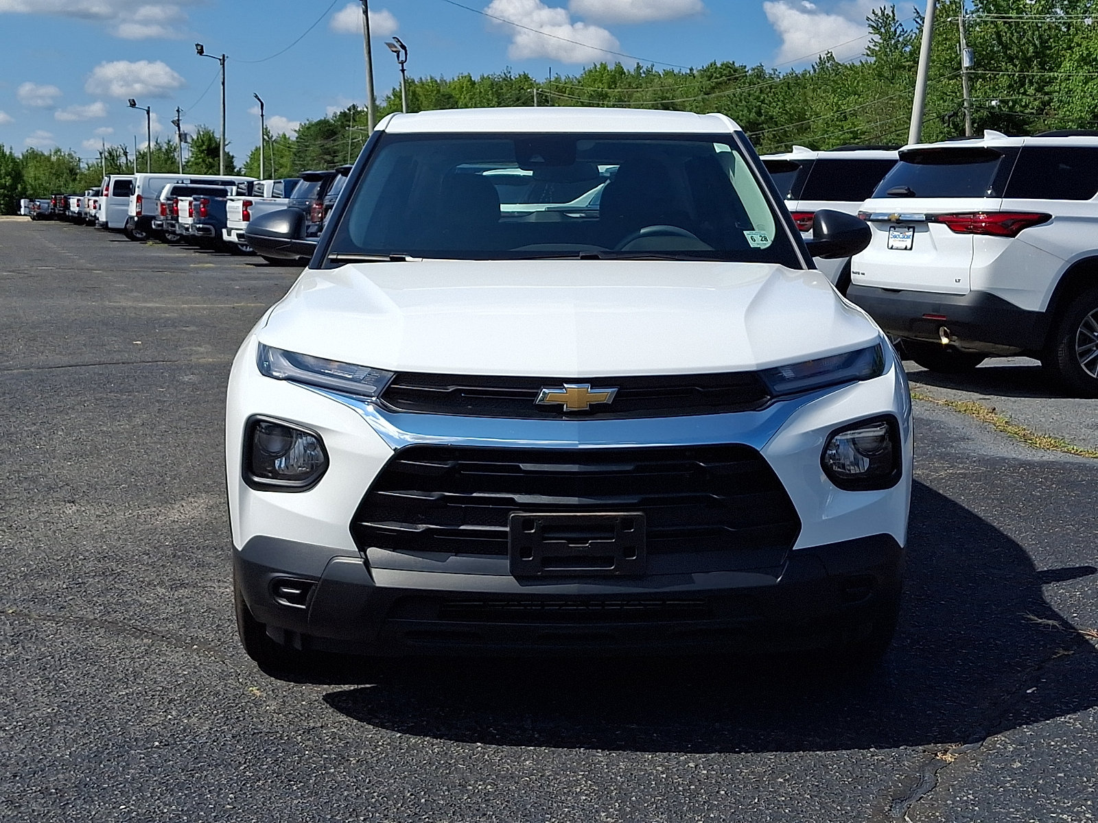 Used 2023 Chevrolet TrailBlazer LS FWD image 2