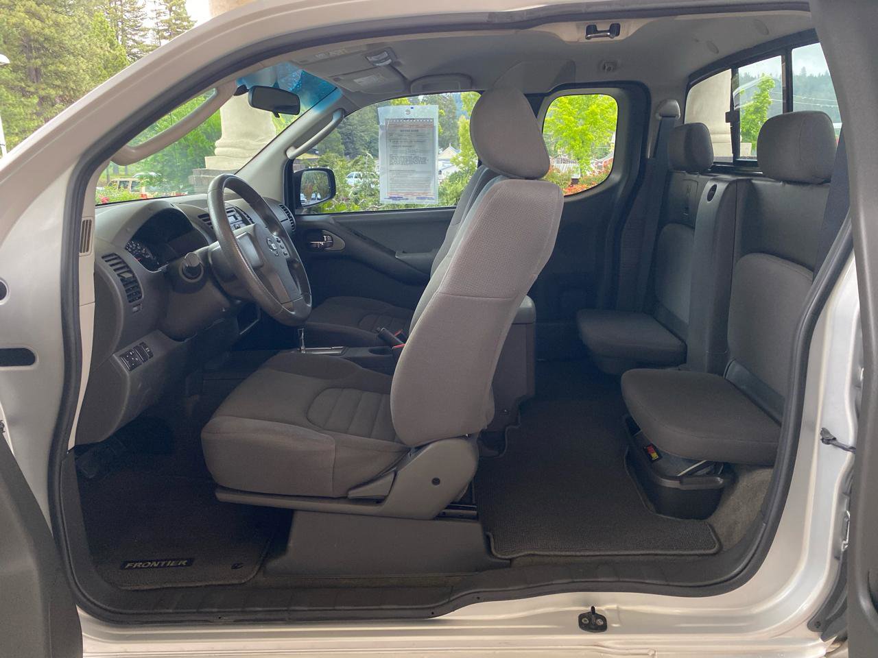 Used 2009 Nissan Frontier SE w/ Power Pkg RWD image 19