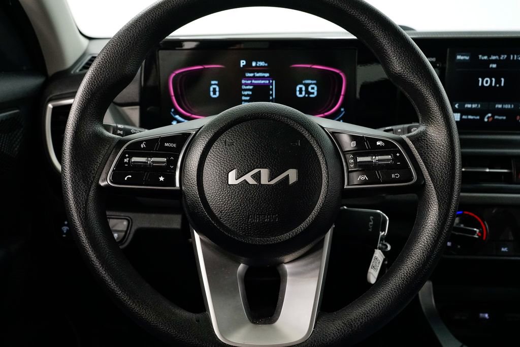 Certified 2025 Kia Seltos LX image 11