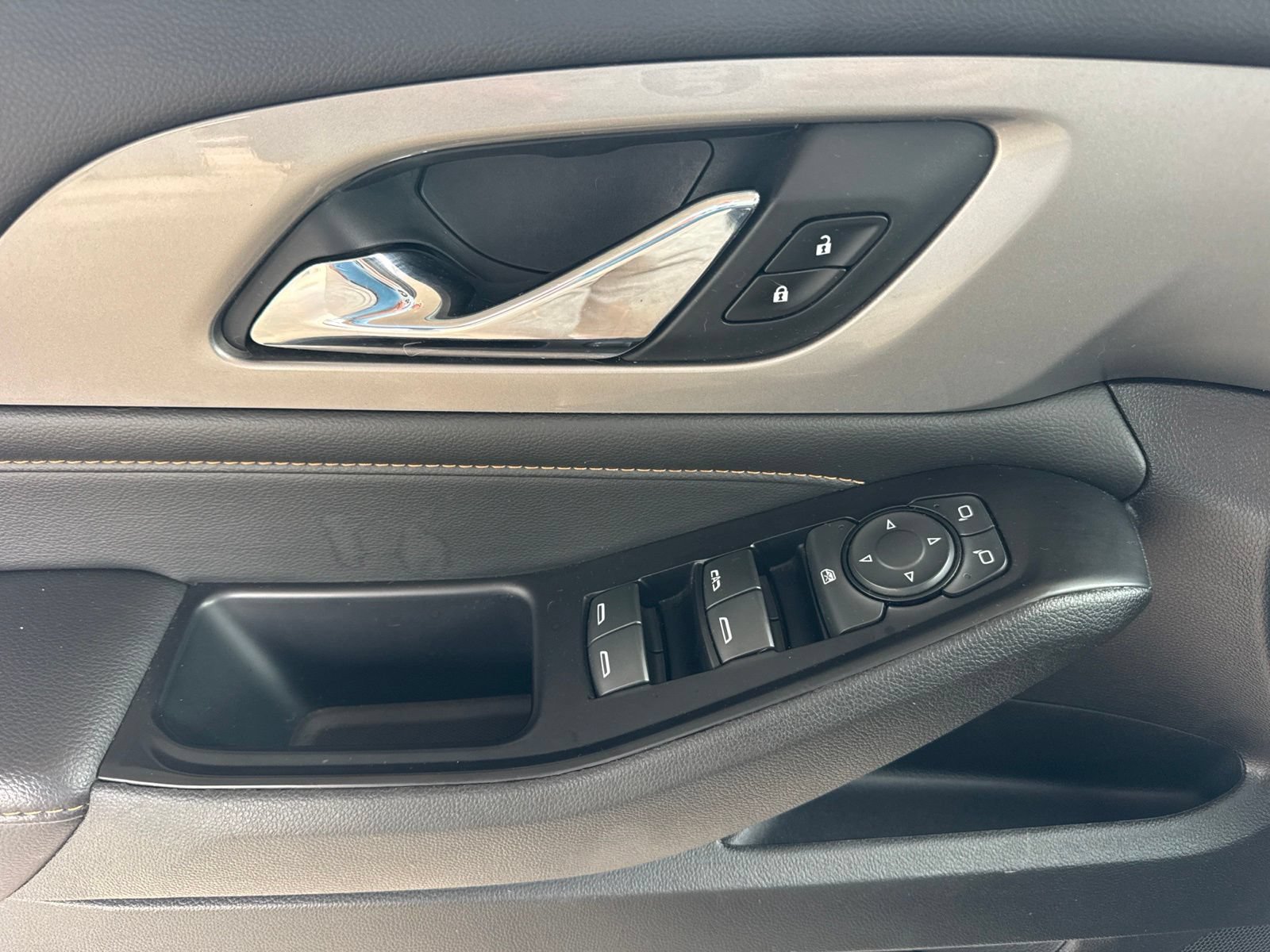 Used 2019 Chevrolet Traverse LT FWD image 23