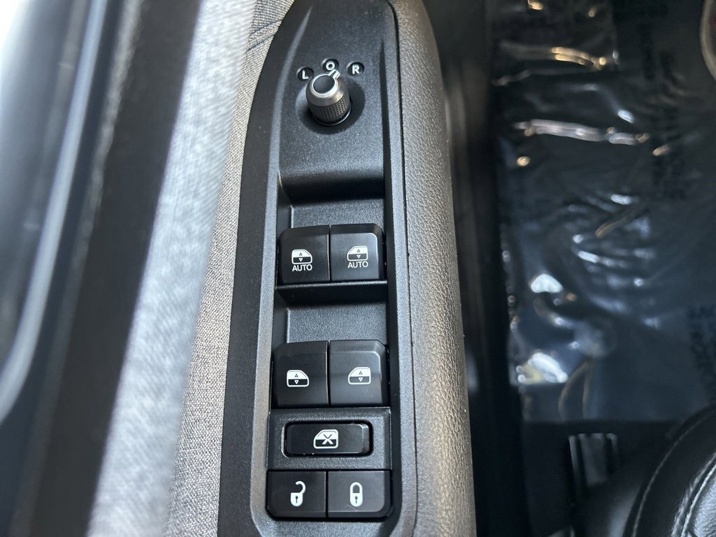 Used 2024 Jeep Compass Latitude image 18