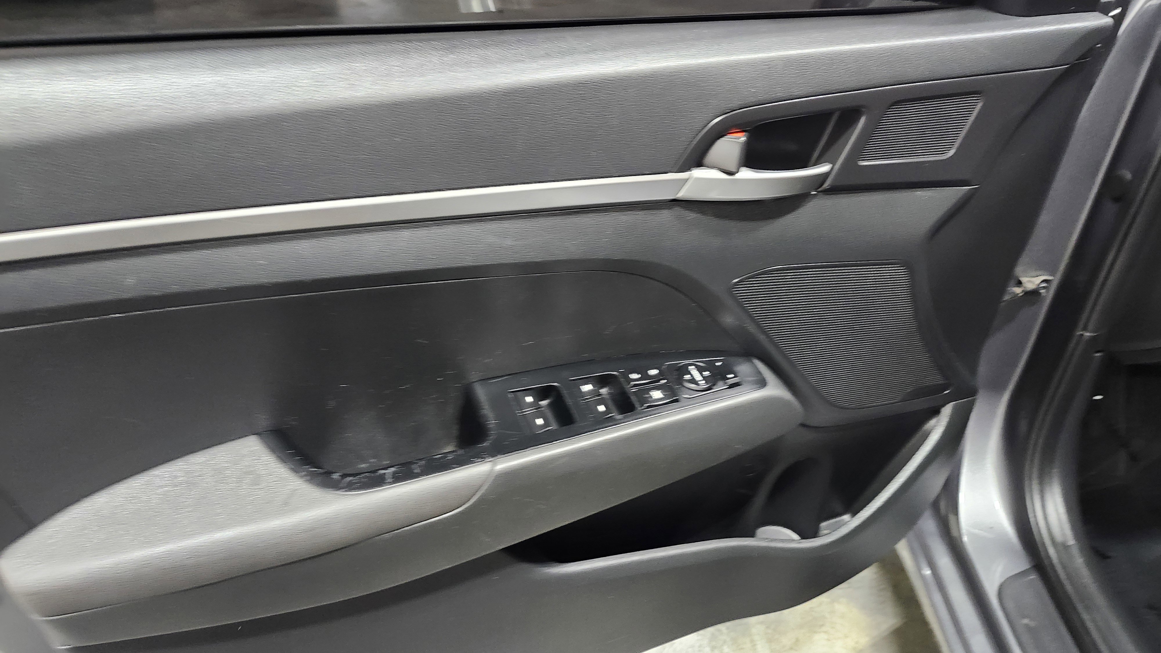 Used 2020 Hyundai Elantra SE w/ Cargo Package (C1) image 21