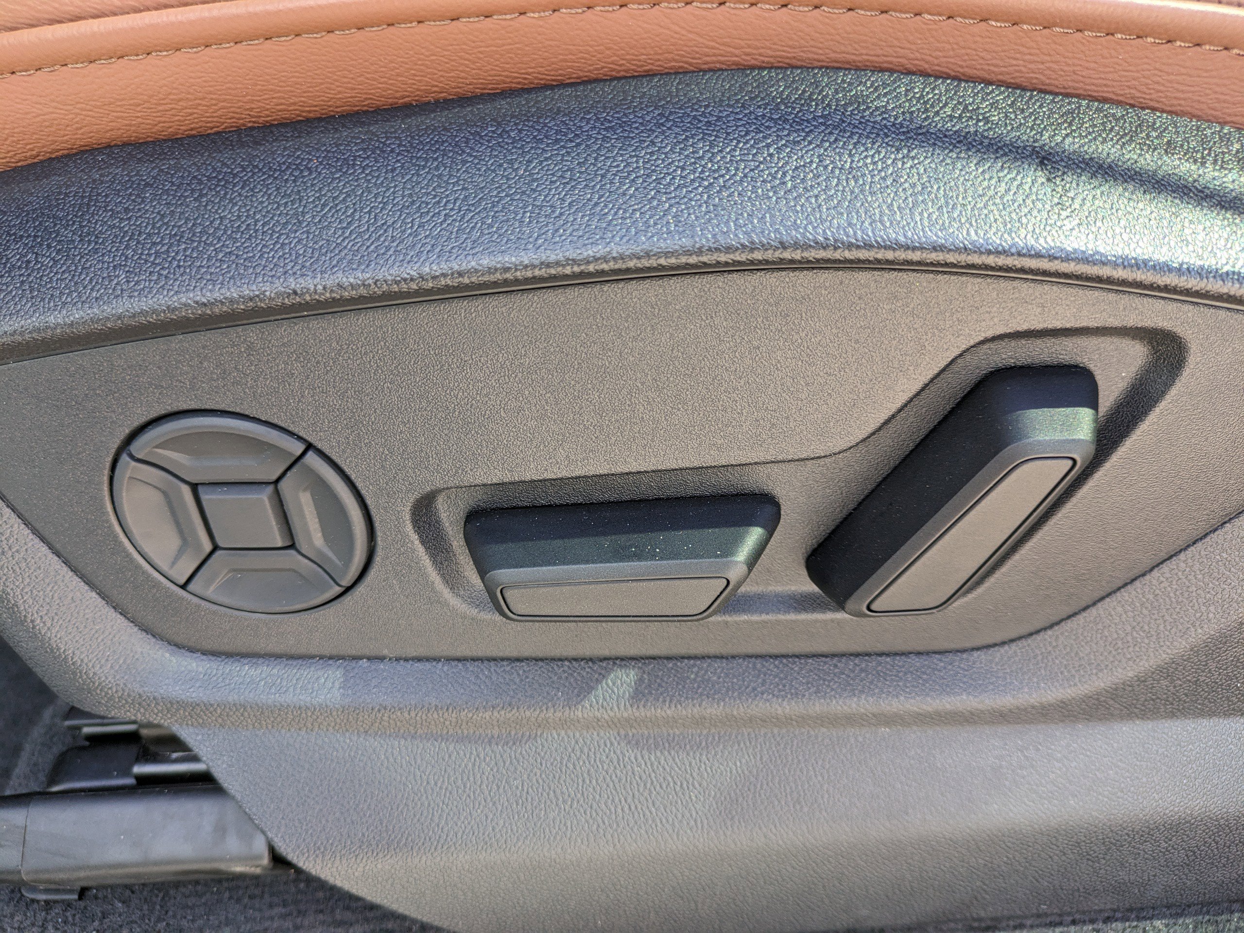 Used 2025 Audi Q8 Premium w/ Convenience Package image 22