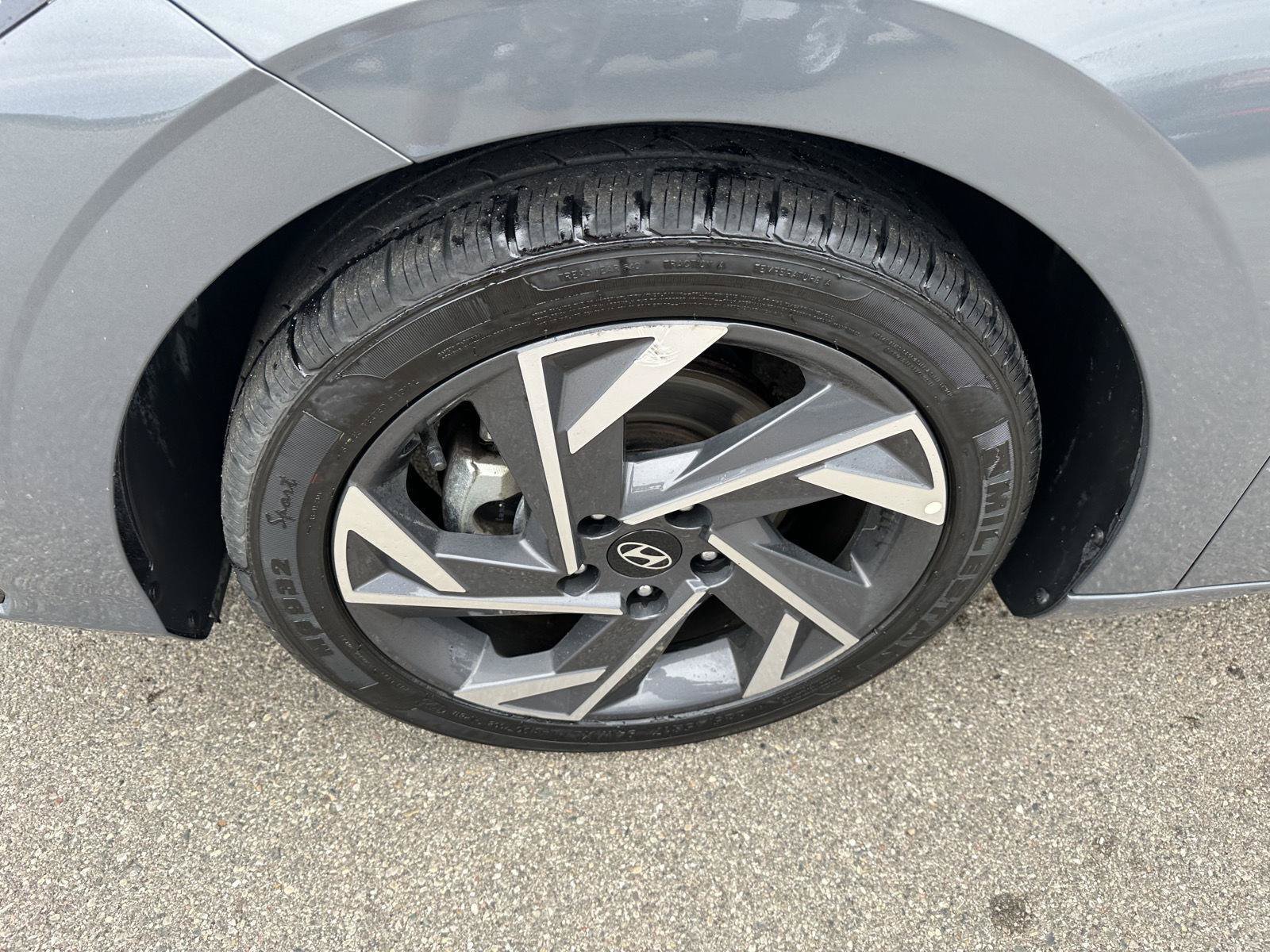 Used 2025 Hyundai Elantra SEL FWD image 9