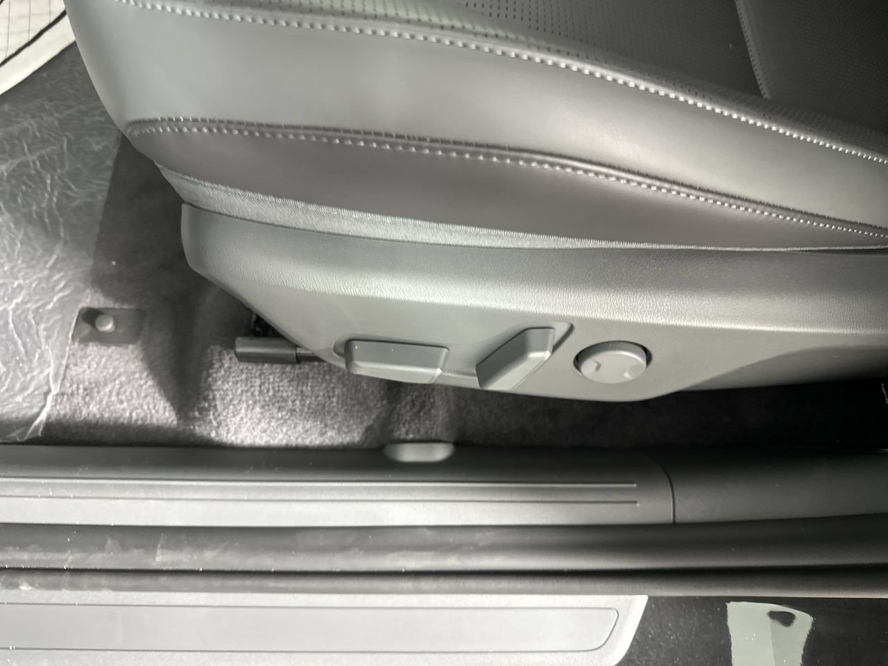 New 2027 Kia EV3 Wind FWD image 4