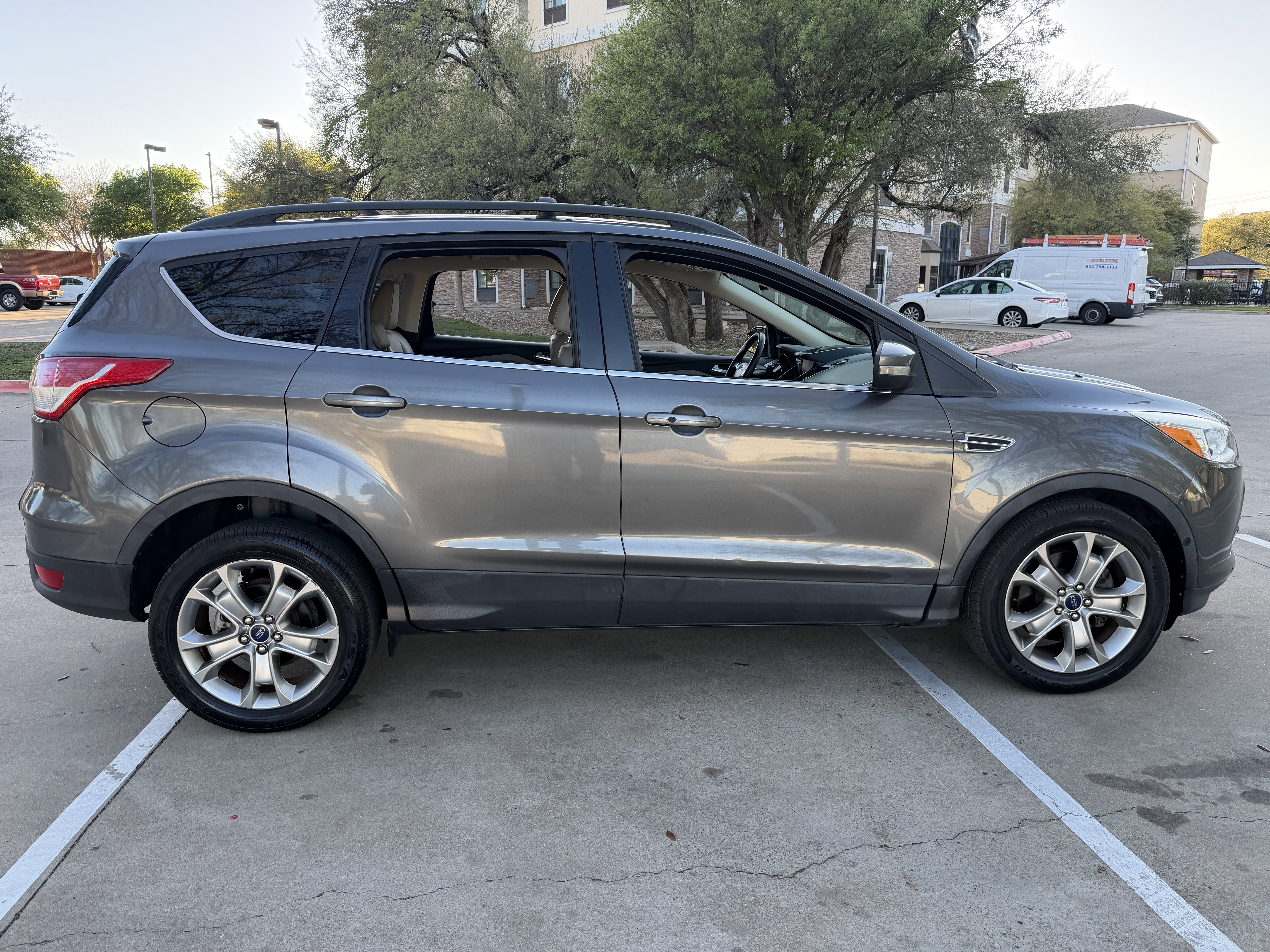 Used 2013 Ford Escape SEL image 8