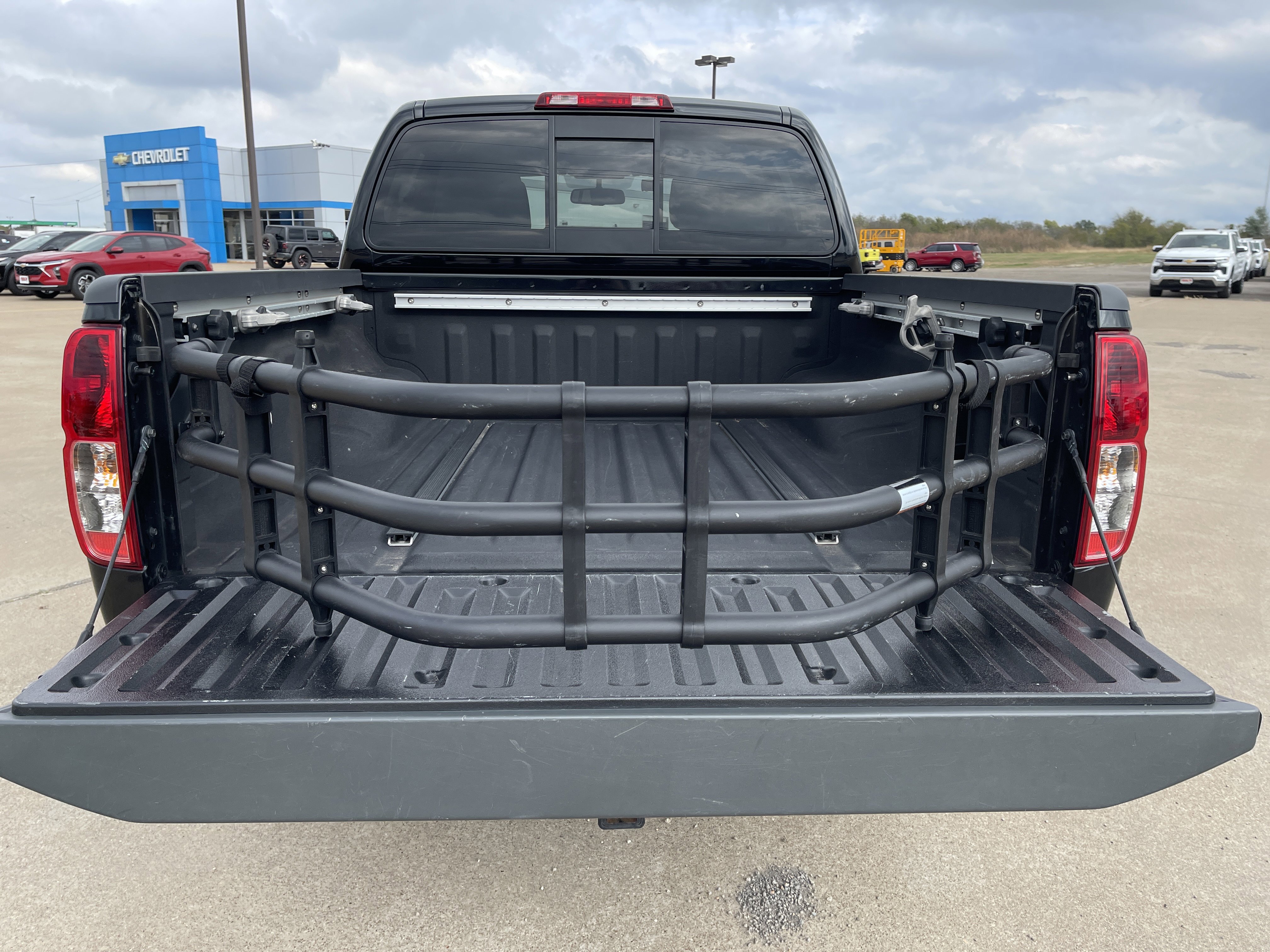 Used 2020 Nissan Frontier SV w/ Midnight Edition Floor Mats image 14