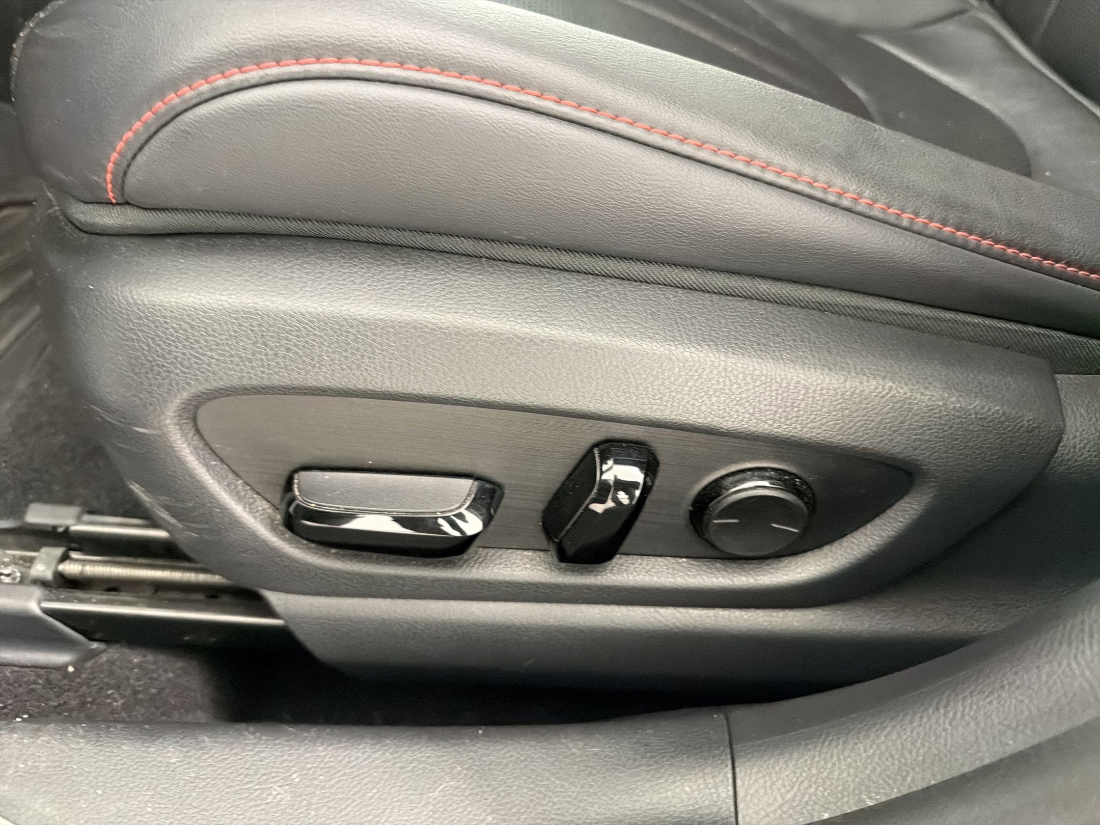 Used 2019 Lexus UX 200 F Sport w/ F Sport Premium Package image 13