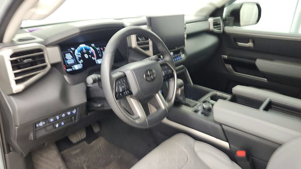 Used 2024 Toyota Tundra Limited AWD/4WD image 17
