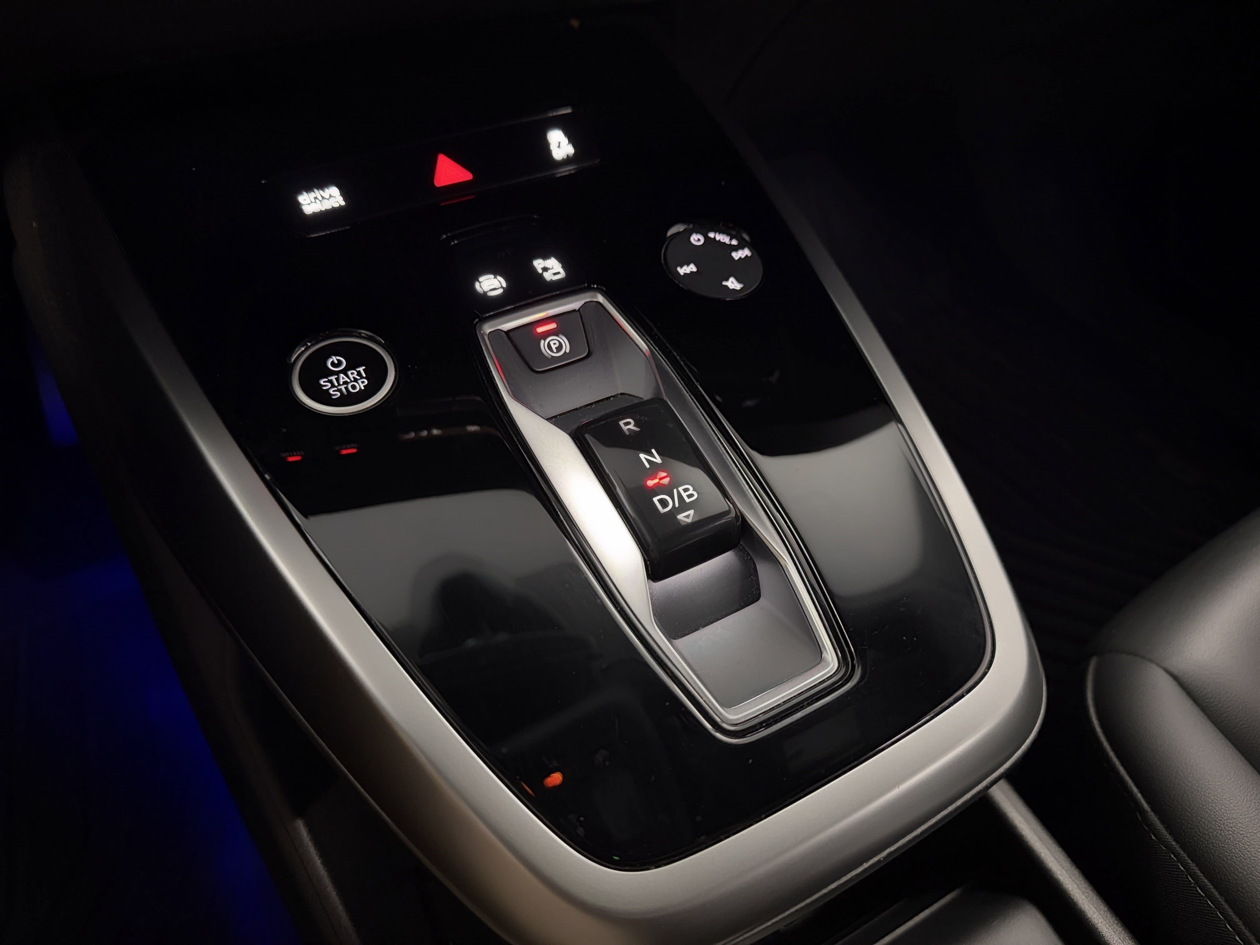 Certified 2023 Audi Q4 e-tron Prestige AWD/4WD image 25
