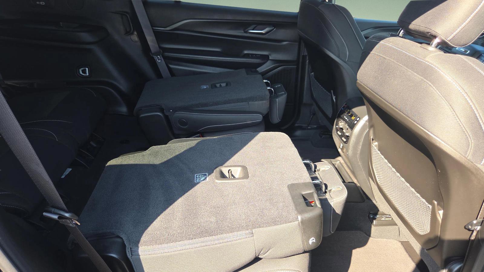 Used 2024 Jeep Grand Cherokee L Laredo w/ Luxury Tech Group I image 32