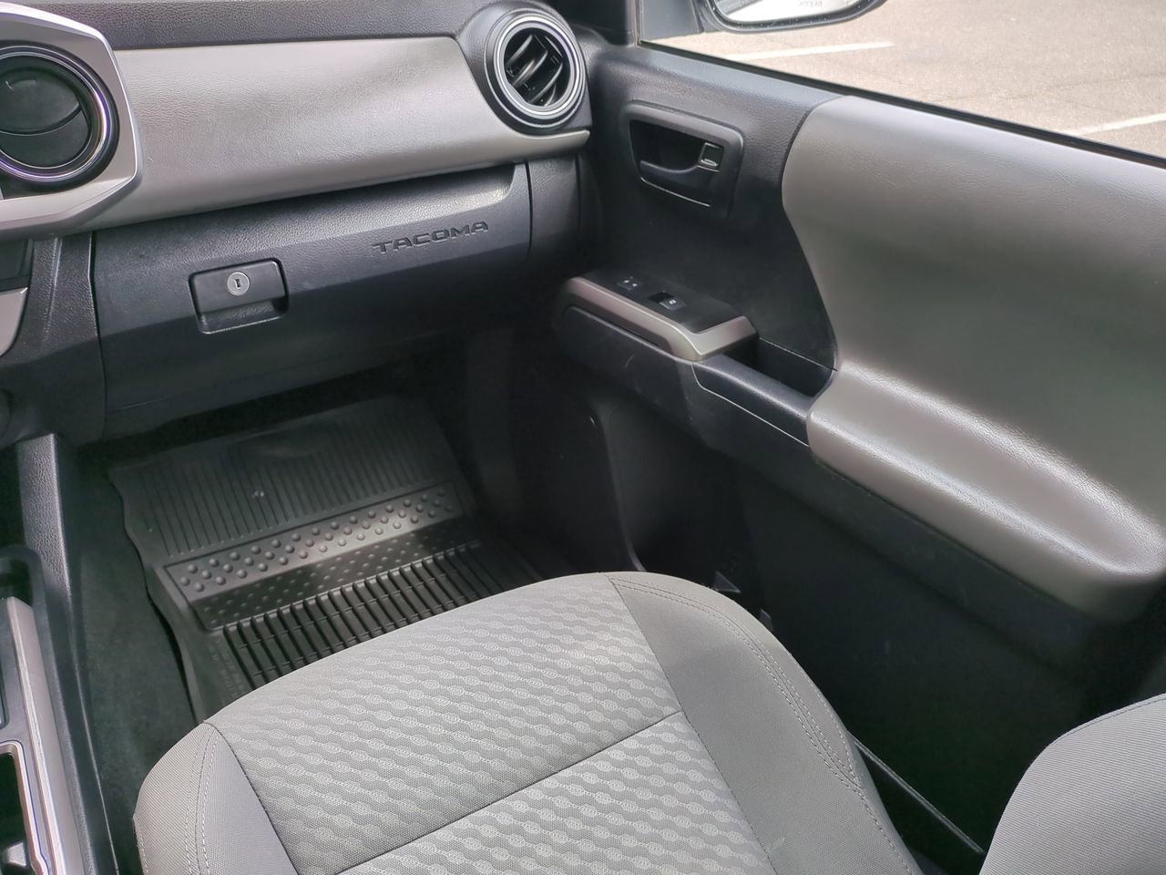 Used 2023 Toyota Tacoma SR5 w/ Technology Package AWD/4WD image 17