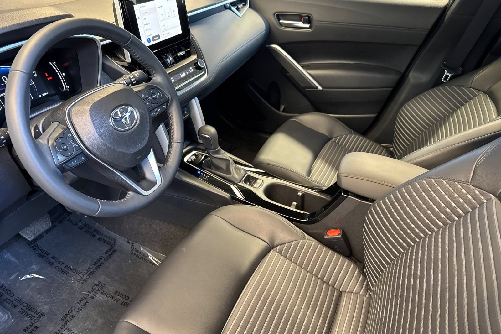 Used 2024 Toyota Corolla Cross AWD Hybrid w/ Convenience Package image 12