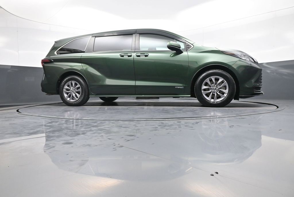 Certified 2021 Toyota Sienna LE image 29