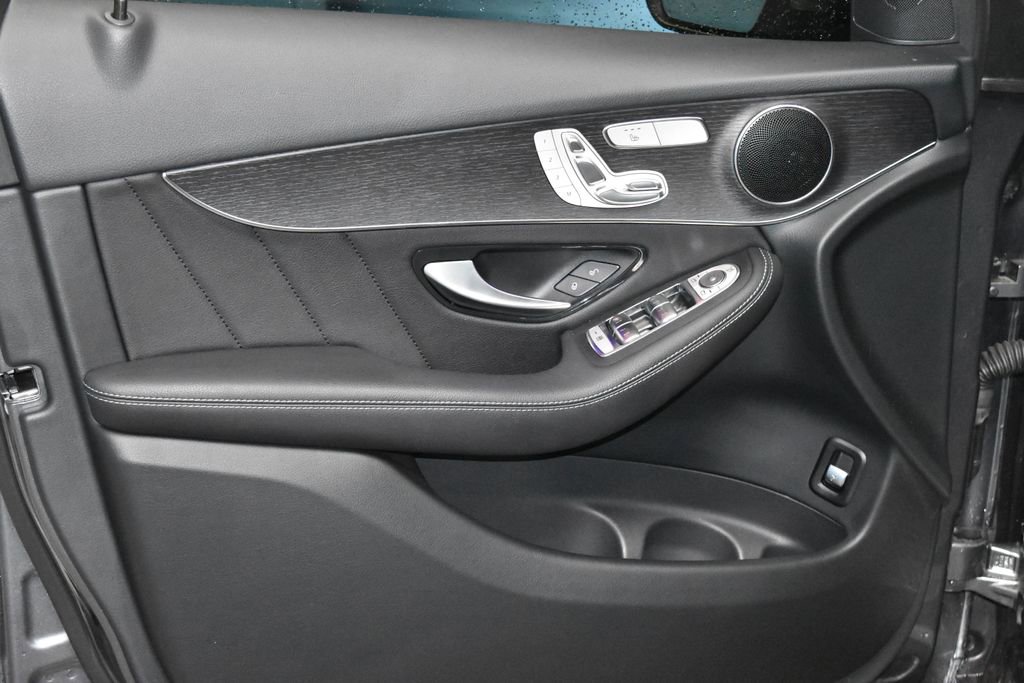 Used 2022 Mercedes-Benz GLC 300 4MATIC image 4