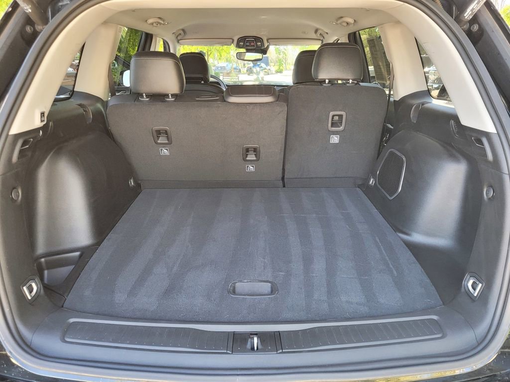 Used 2023 Jeep Grand Cherokee Limited w/ Black Appearance Package image 23