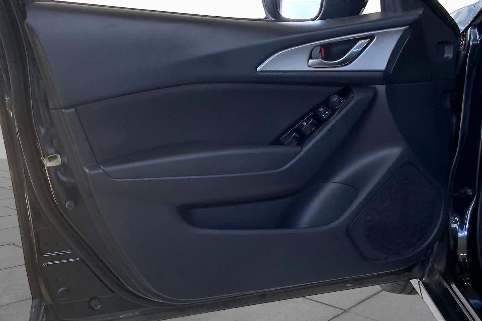 Used 2018 MAZDA MAZDA3 Sport FWD image 21