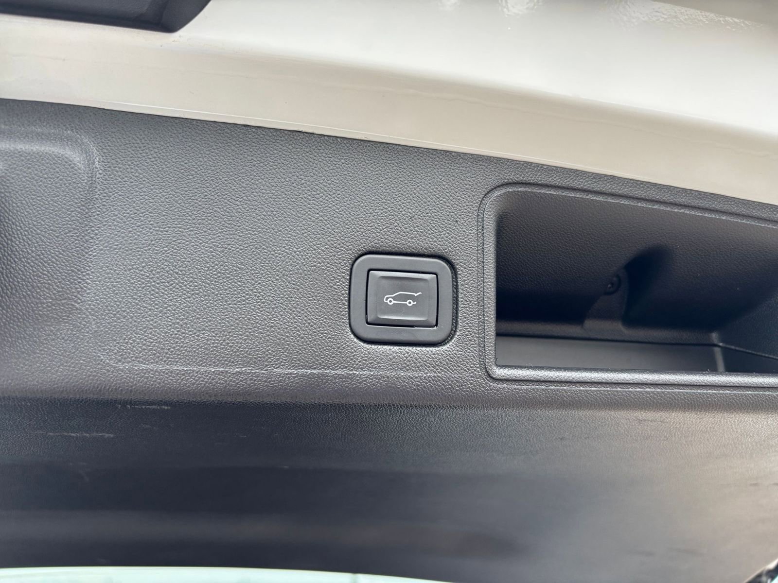 Used 2024 GMC Terrain SLT AWD/4WD image 23