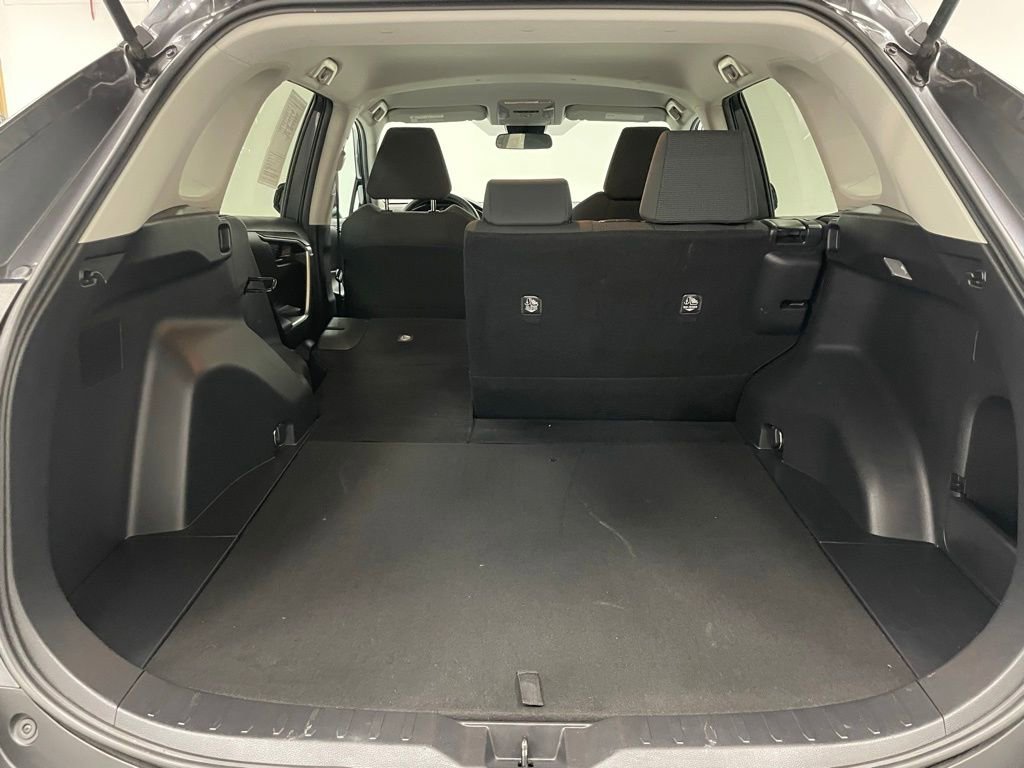Used 2021 Toyota RAV4 LE image 23