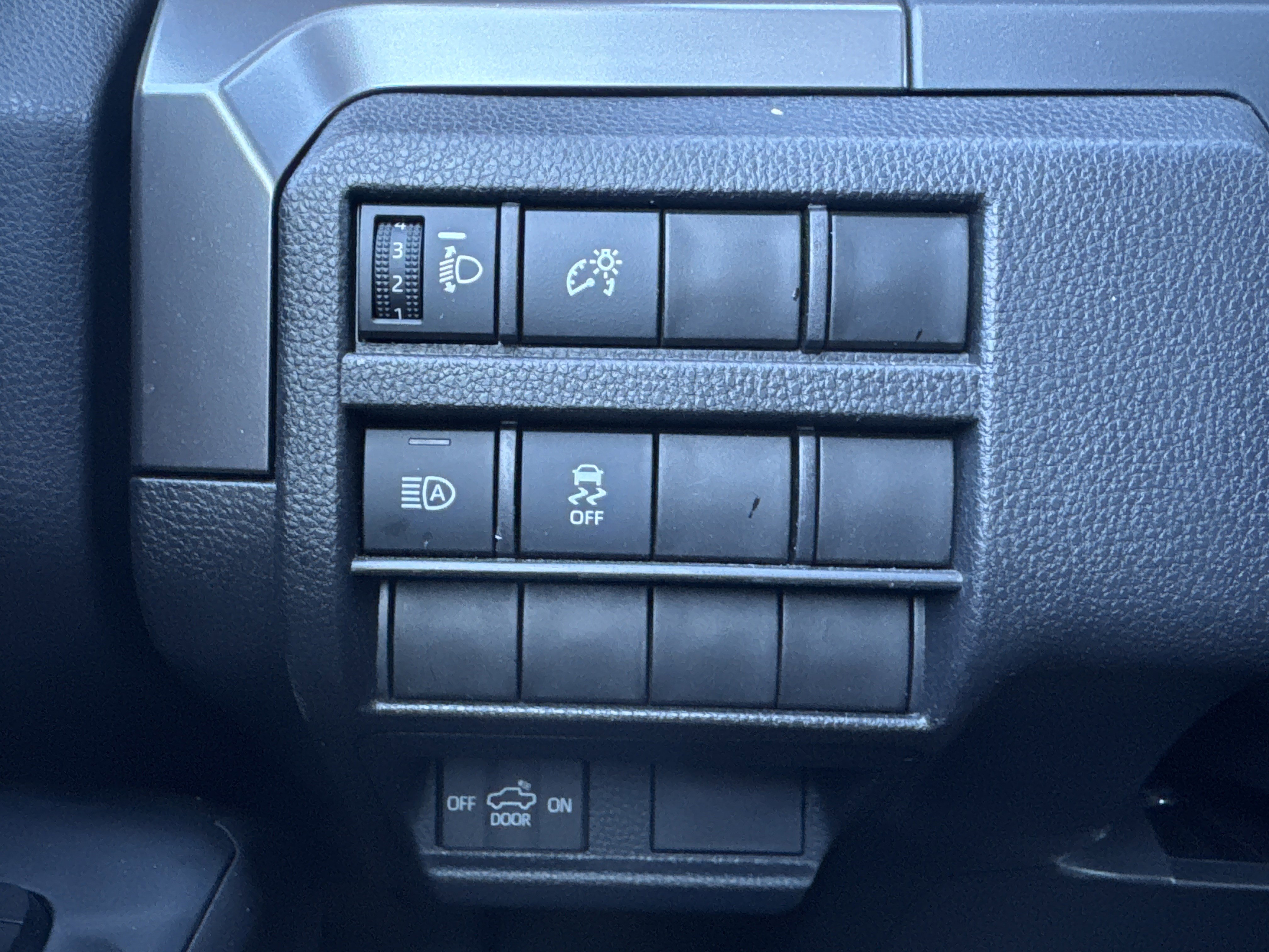 Certified 2025 Toyota Tacoma SR5 image 32