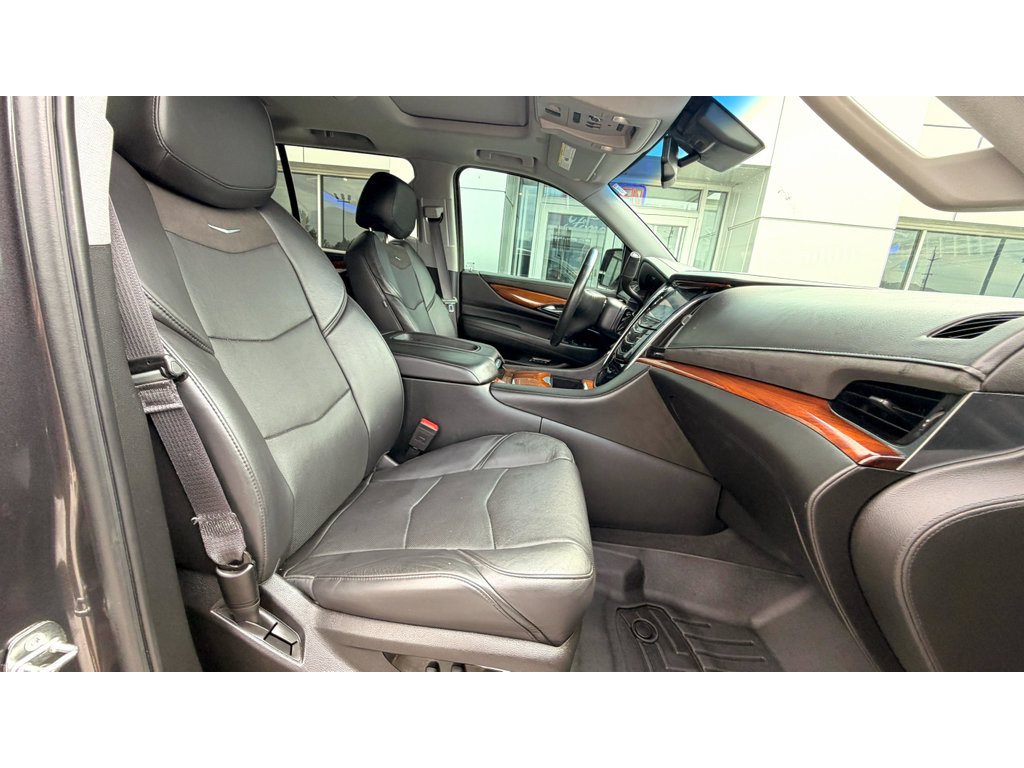 Used 2016 Cadillac Escalade Premium AWD/4WD image 32