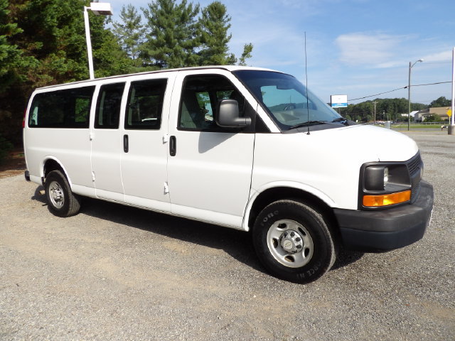 Used 2010 Chevrolet Express 2500 Extended w/ Preferred Equipment Group RWD image 7